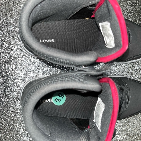 Women’s Levi Stratuss - Picture 6 of 15